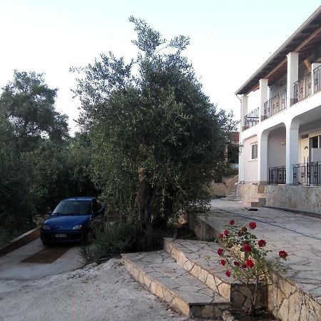 Helios & Elia Family Apartment Liapades Exterior foto