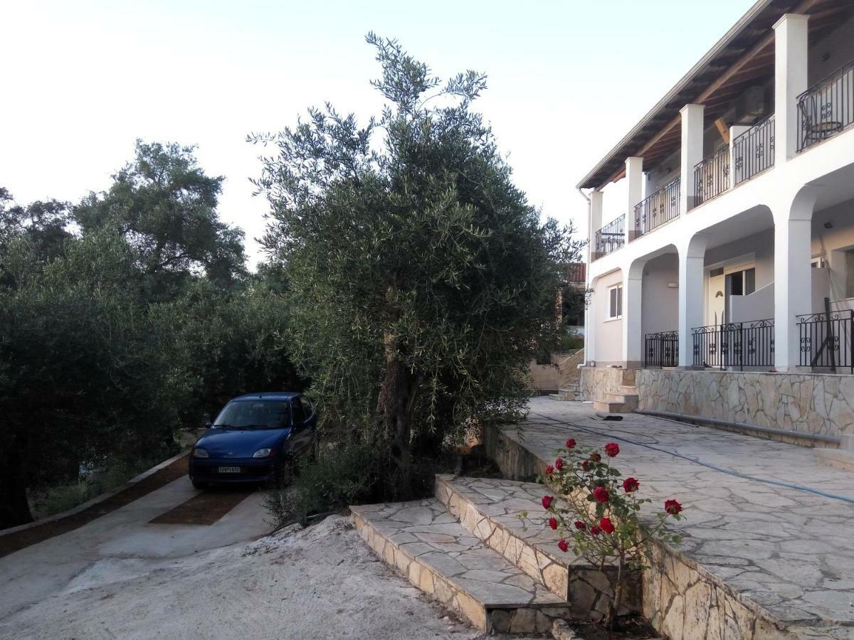 Helios & Elia Family Apartment Liapades Exterior foto